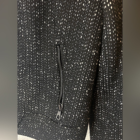 RAG & BONE Ezra Tweed Blazer
Classic Fit Blazer - Picture 9 of 12